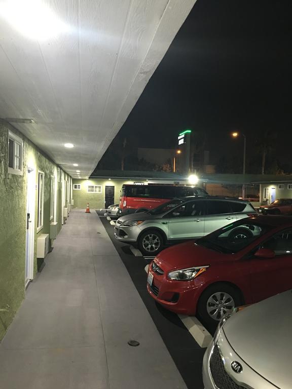 Town House Motel Lynwood Exterior photo