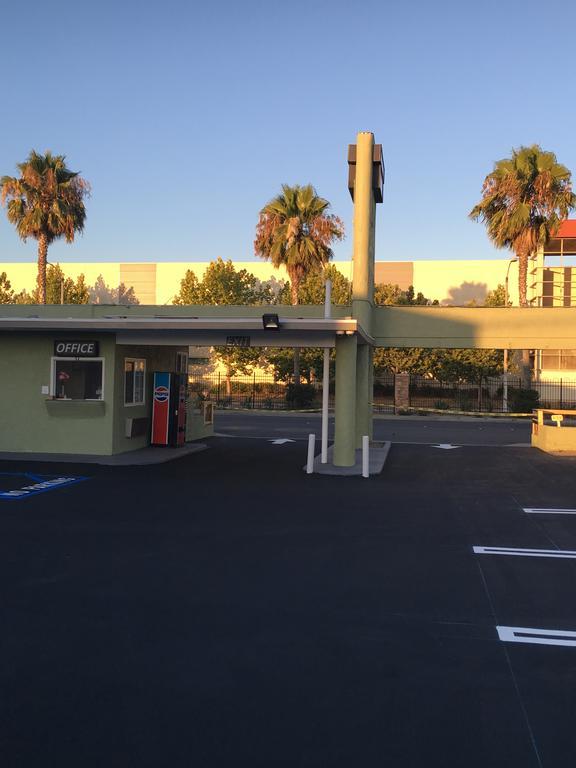 Town House Motel Lynwood Exterior photo