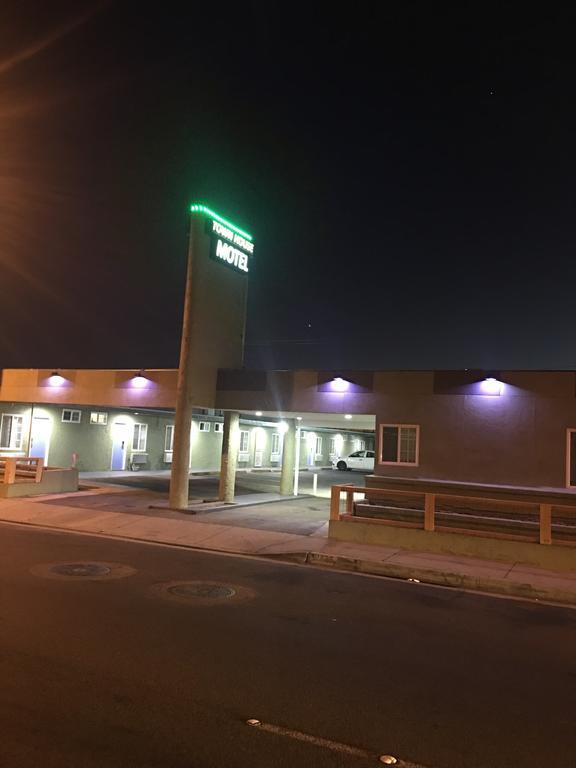 Town House Motel Lynwood Exterior photo
