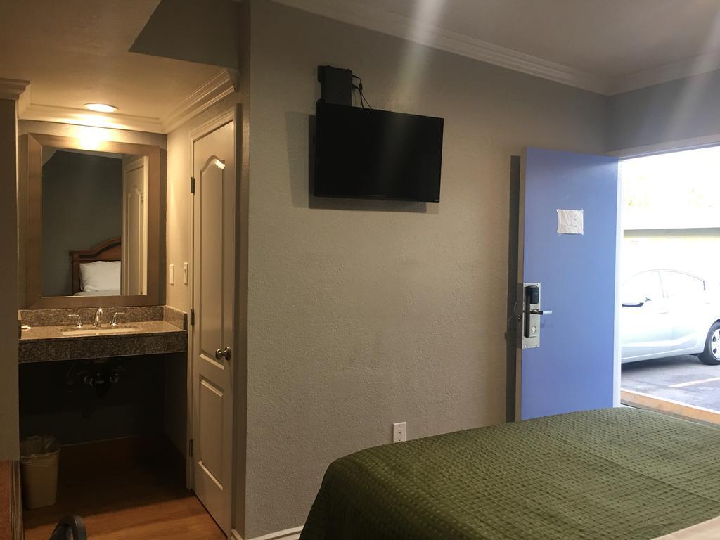 Town House Motel Lynwood Exterior photo