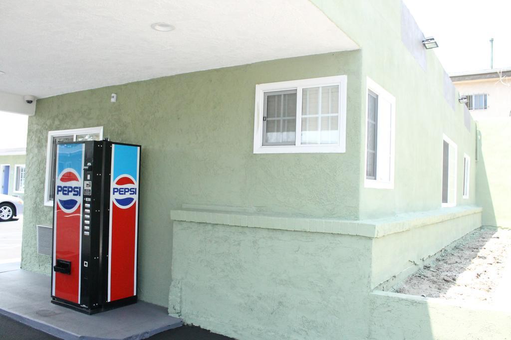 Town House Motel Lynwood Exterior photo