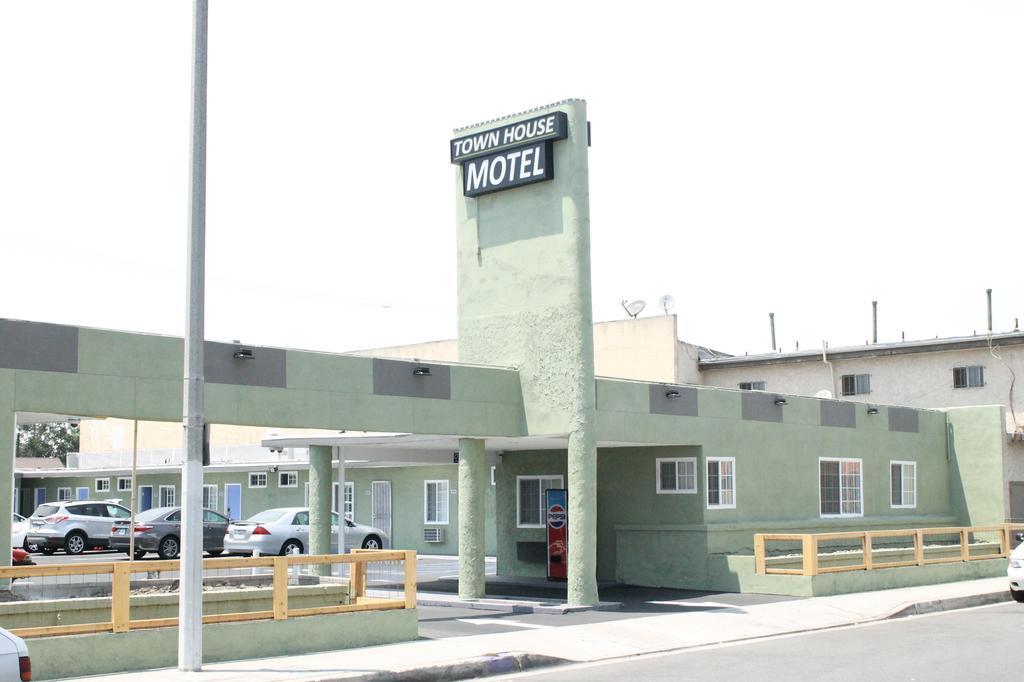 Town House Motel Lynwood Exterior photo