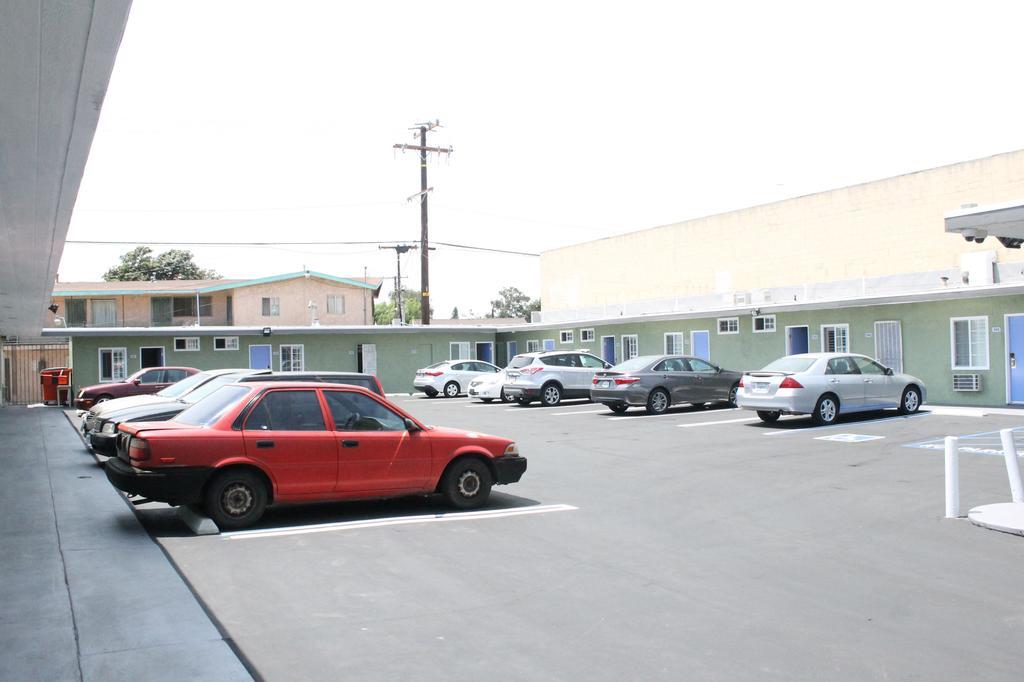 Town House Motel Lynwood Exterior photo