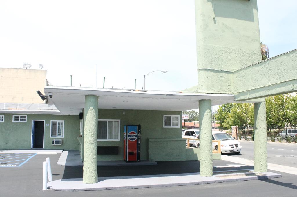 Town House Motel Lynwood Exterior photo