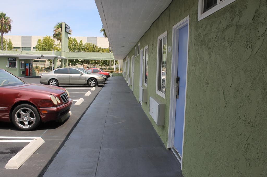 Town House Motel Lynwood Exterior photo