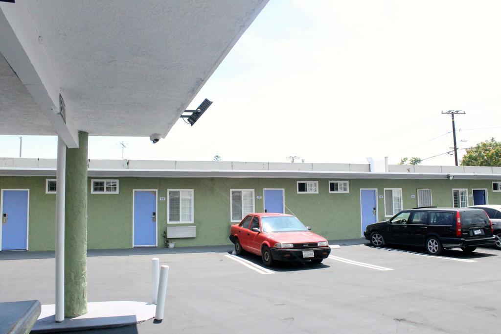 Town House Motel Lynwood Exterior photo