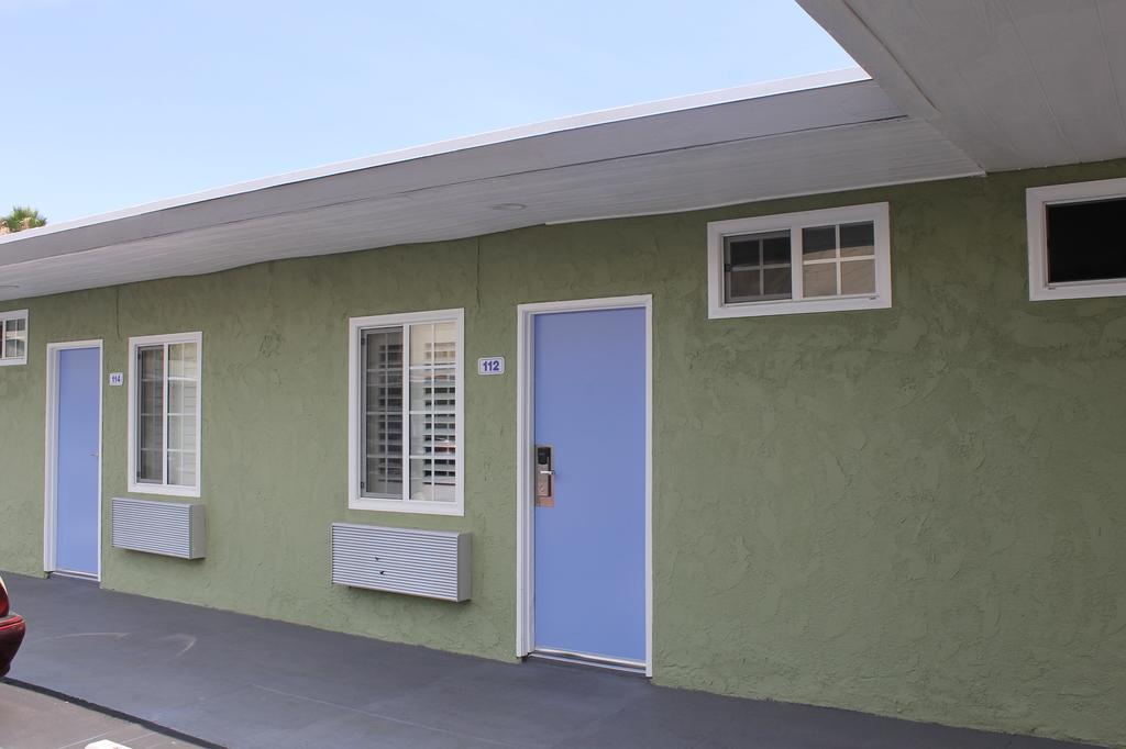 Town House Motel Lynwood Exterior photo