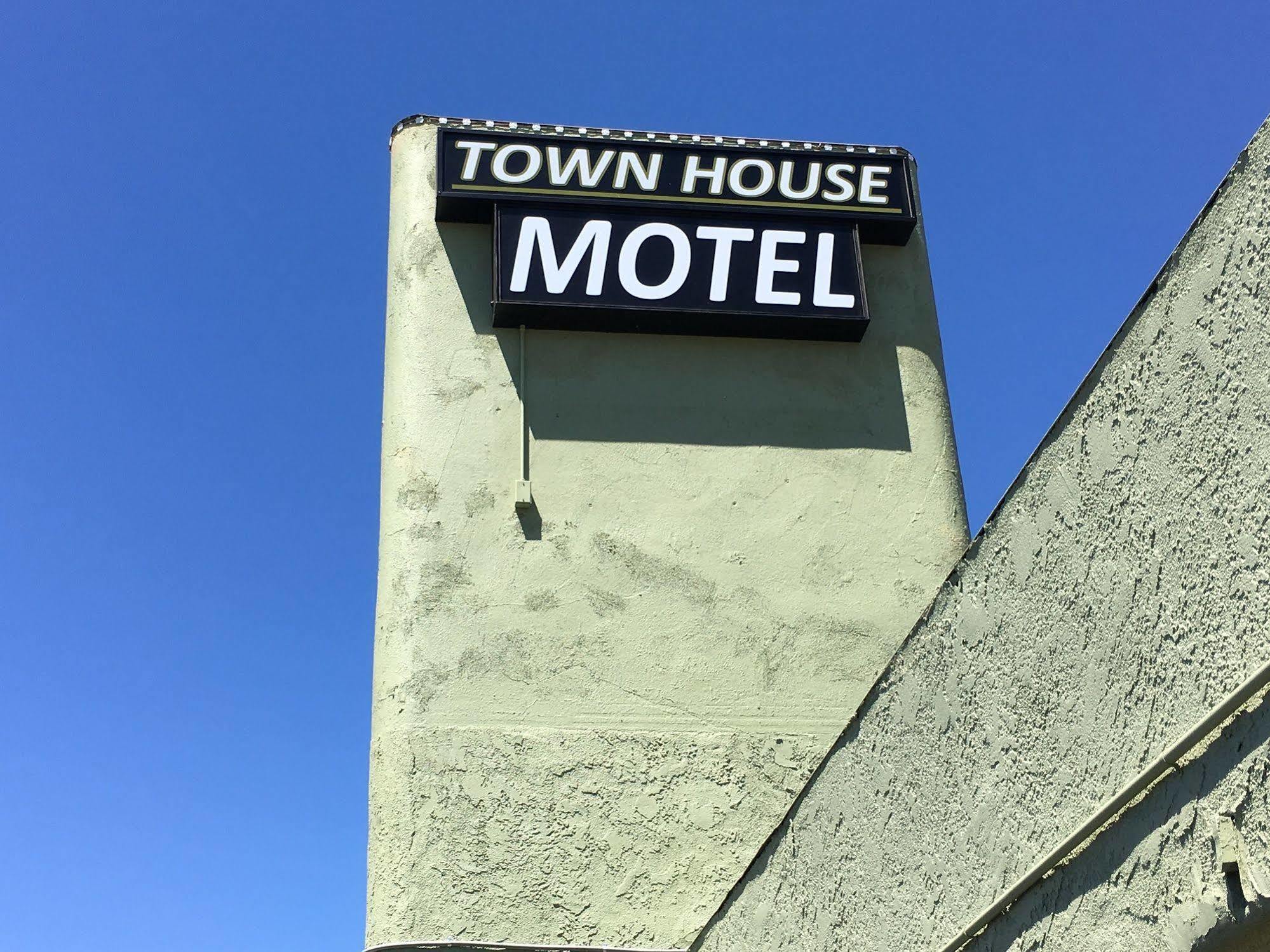 Town House Motel Lynwood Exterior photo