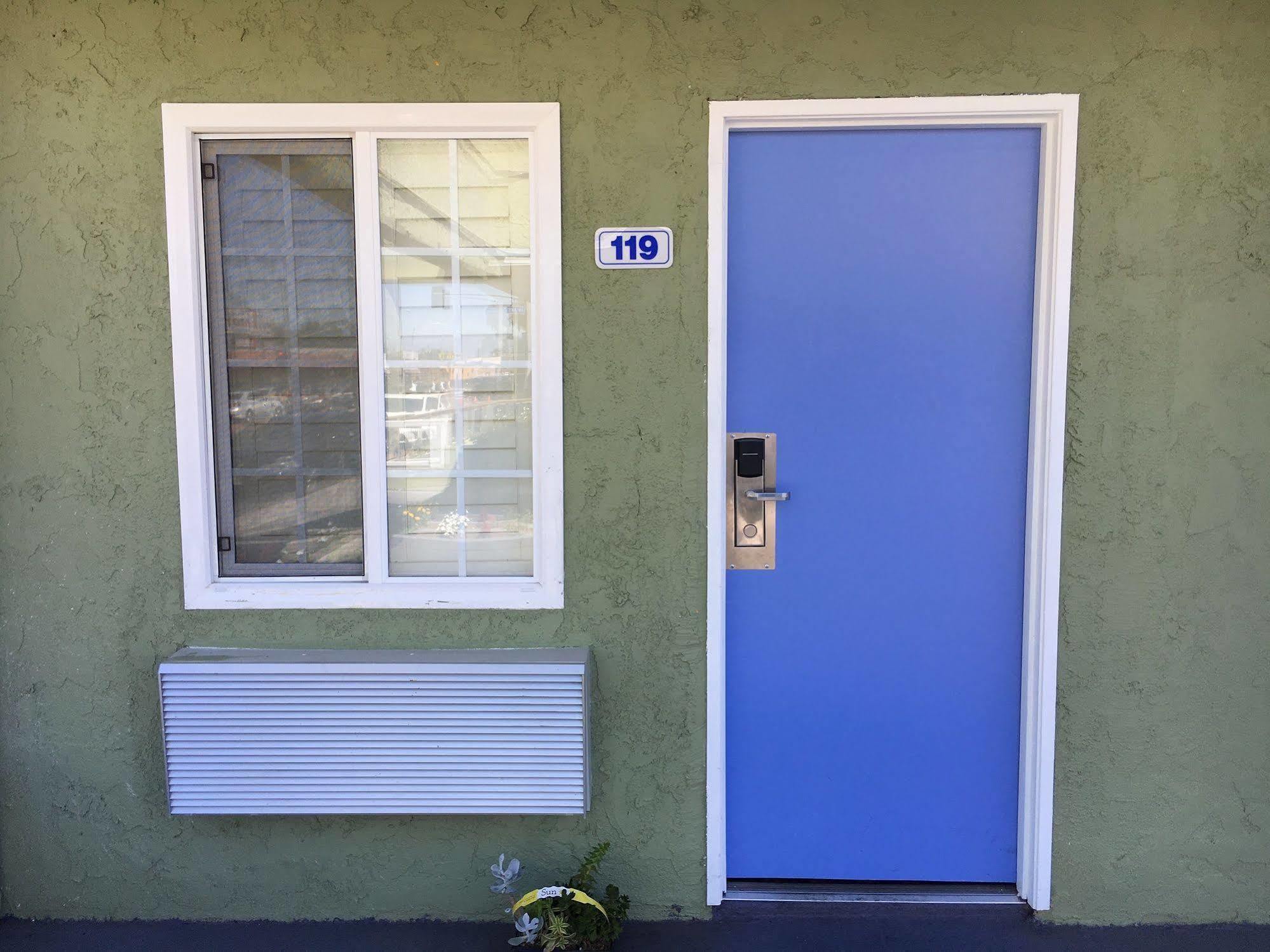 Town House Motel Lynwood Exterior photo