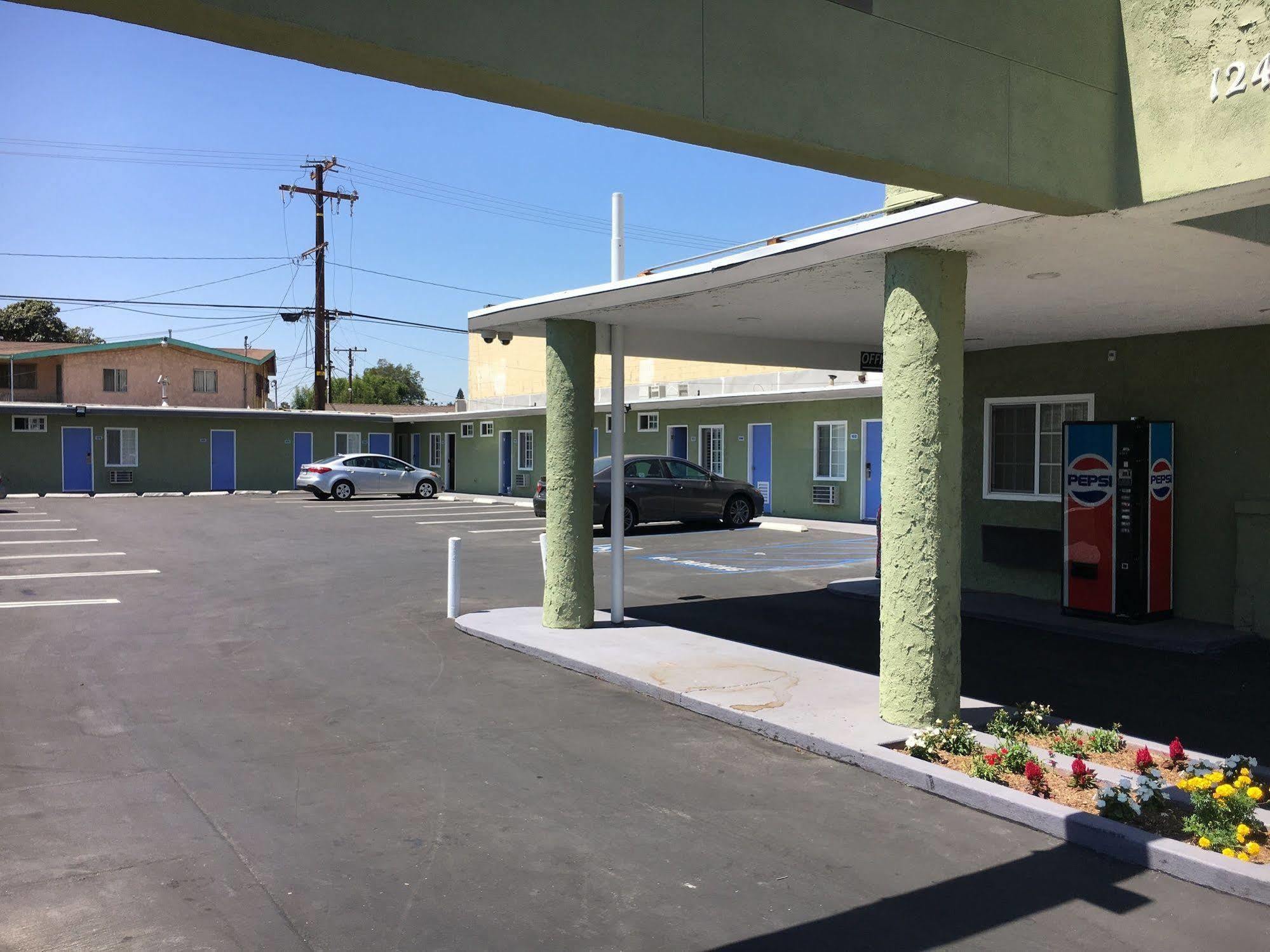 Town House Motel Lynwood Exterior photo