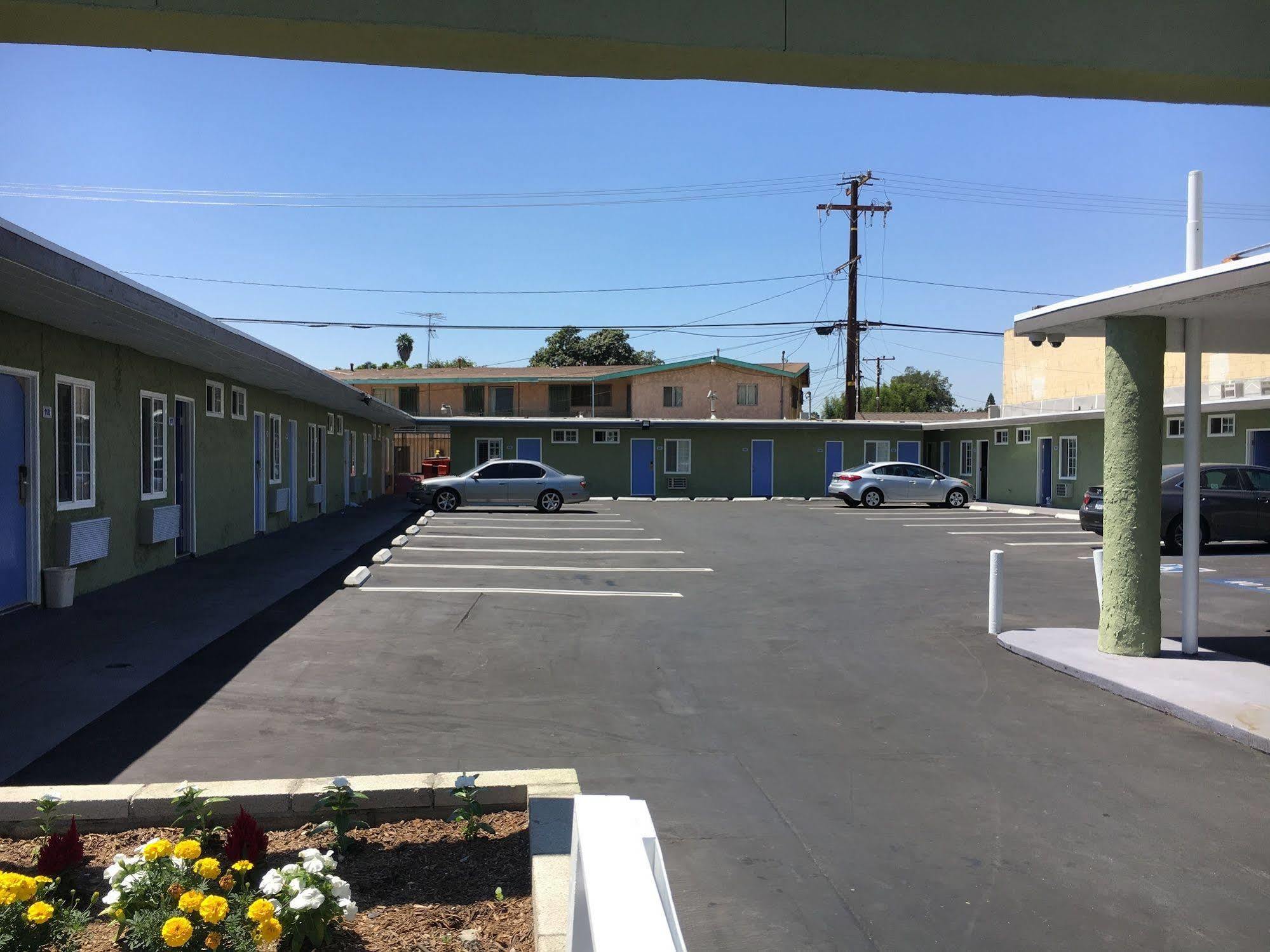 Town House Motel Lynwood Exterior photo